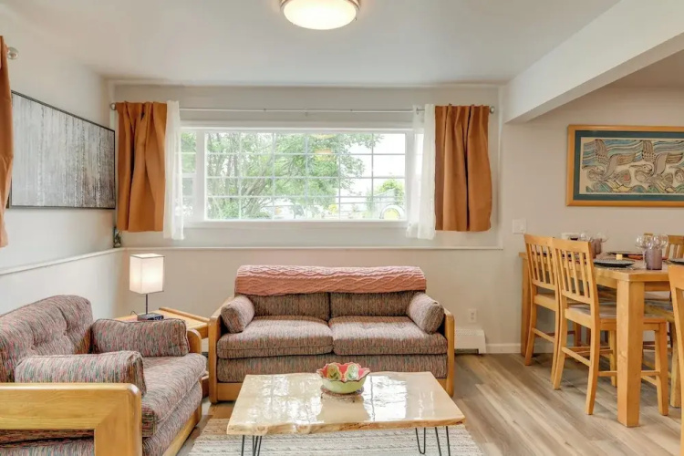 6 Mi to Dtwn: Bright & Airy Anchorage Getaway!