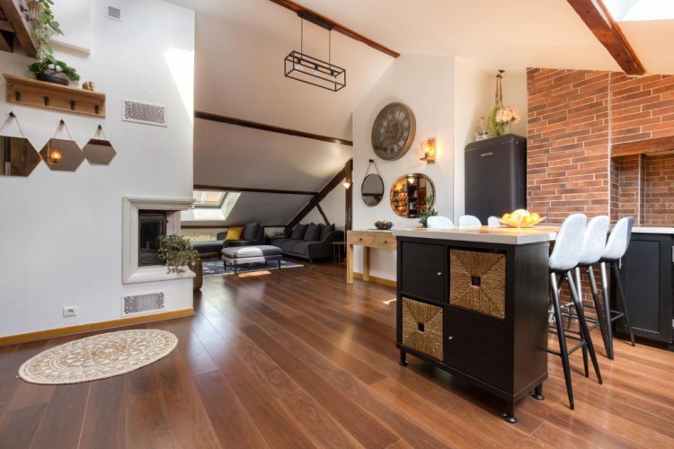 3 Bedrooms Apartment