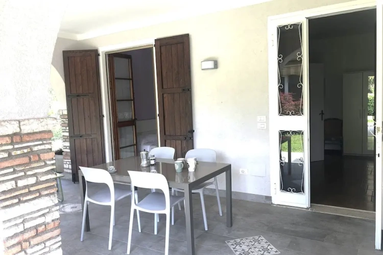 2 Bedrooms Quadruple Family Apartment