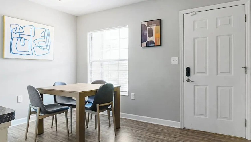 2 Bedrooms Apartment