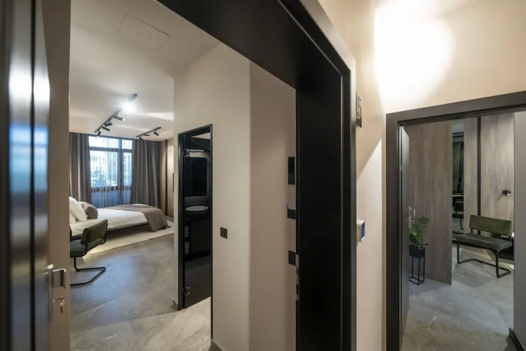 Velvet rooms & more