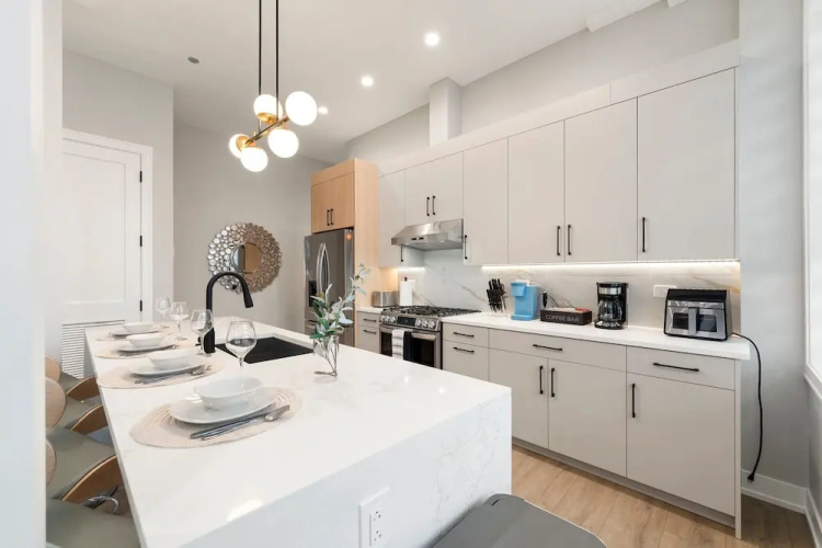 Spacious Bright Modern New Unit in Tri Taylor