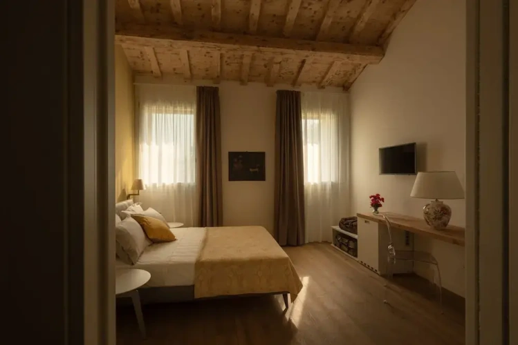 Premier room
