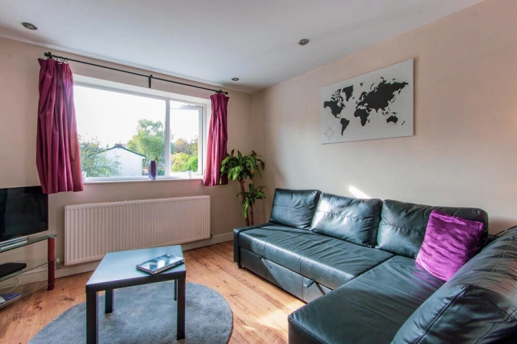 3 Bedrooms Apartment