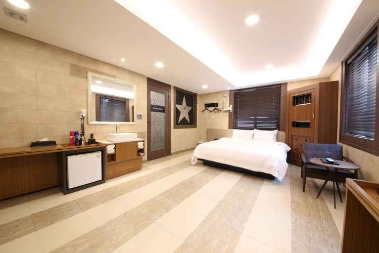 Star Hotel