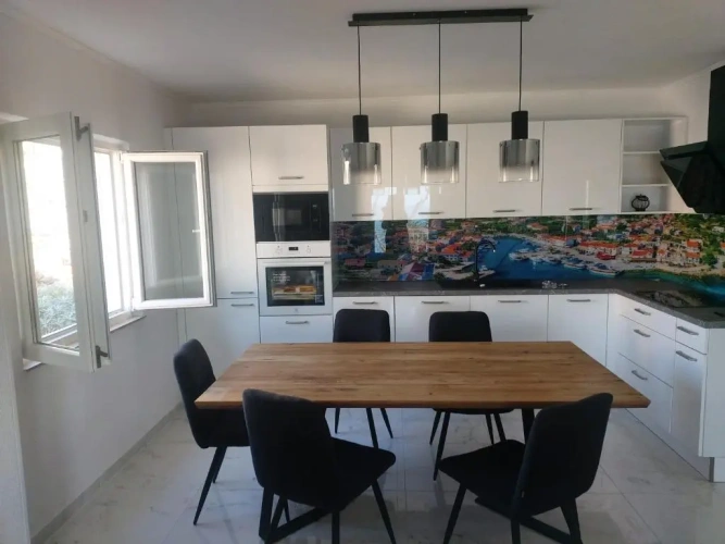 Apartment with sea view
