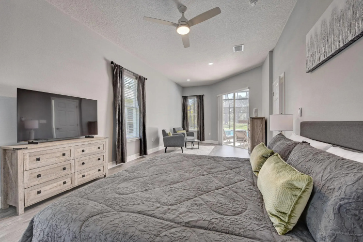 Brand New Remodeled Golf Course Pool & Spa Home, Davenport, US