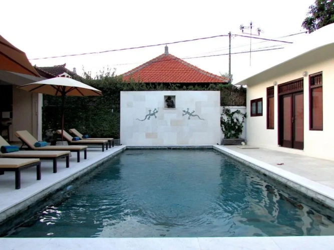 5 Bedrooms Villa