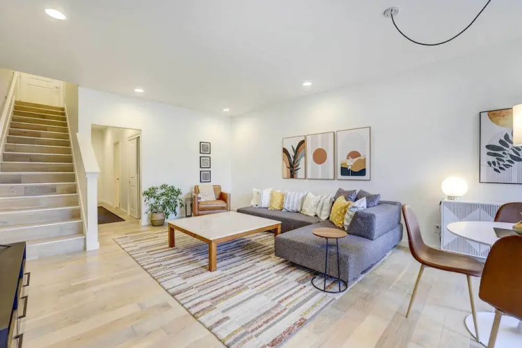 Beautiful Townhome - Steps to Downtown Boise!