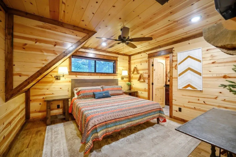 Sugar Mama Cabin for 10!