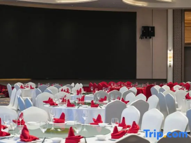 Pinghu Dingren Ramada Hotel