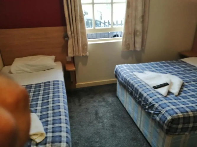 Standard Triple room