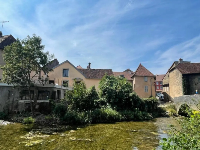 Maison près de la rivière