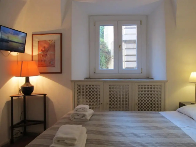 Aurora in Pantheon Apartment