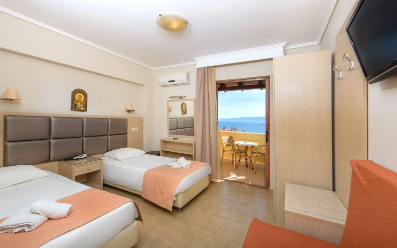 Standard Twin room with sea view