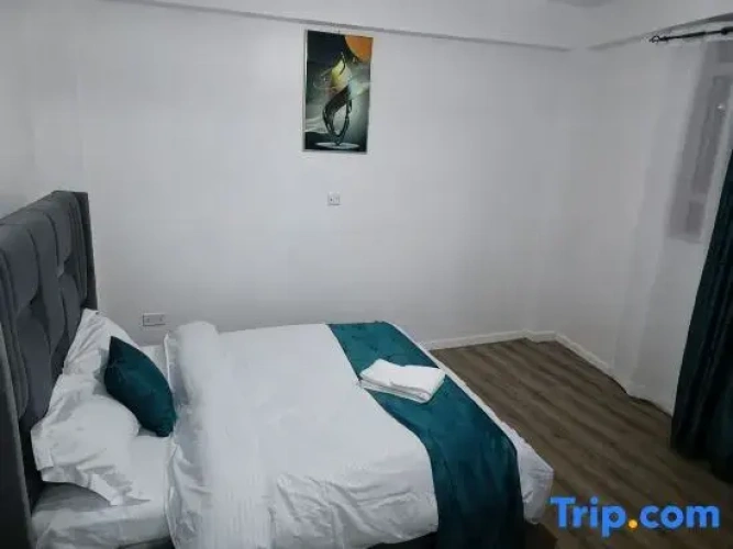 3 Bedrooms Apartment