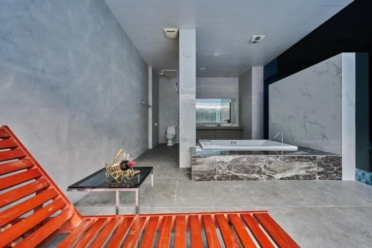 Standard room with pool view
