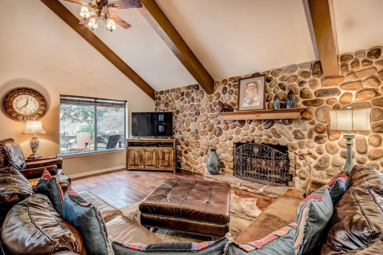 Eagle Creek Retreat by Vtrips