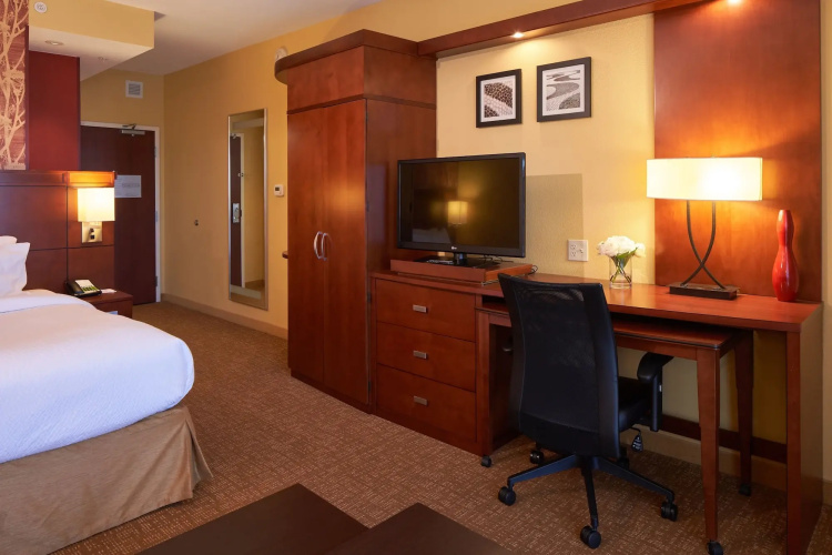 Courtyard by Marriott Evansville East