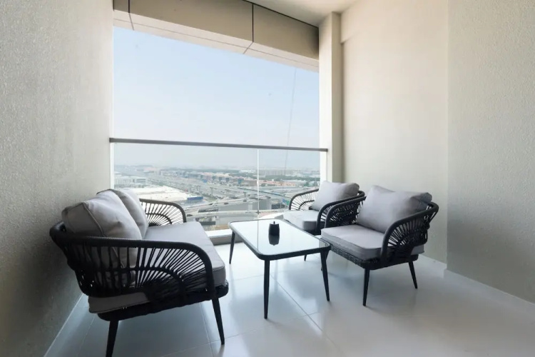Keyrock Living - Oasis with Balcony View