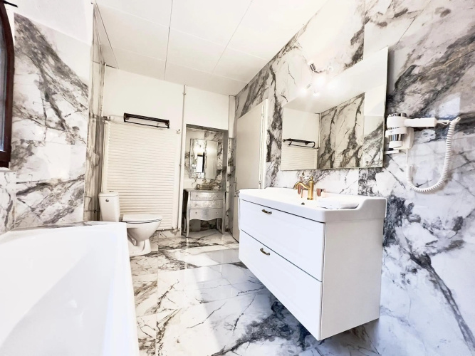 Montreux Castle | Charming Lake View Studio