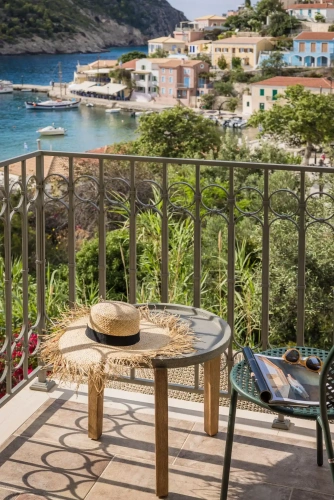5 Bedrooms Villa seafront