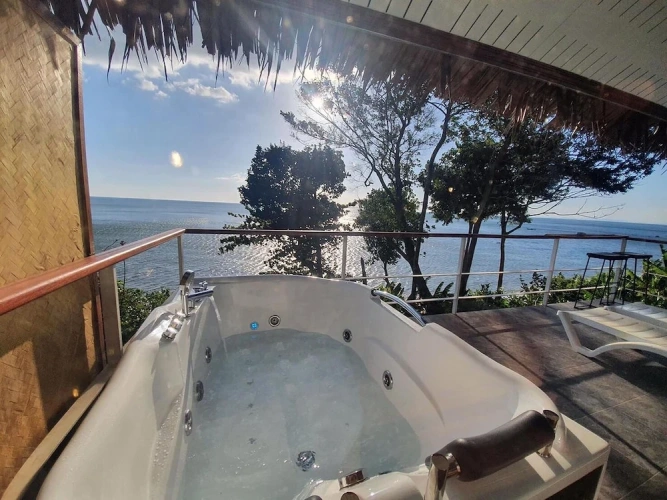 Deluxe Villa with balcony and beachfront