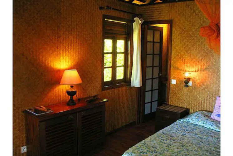 Fare Upu beach front cottage - Moorea