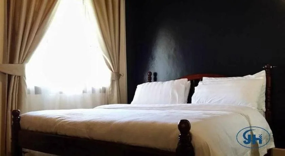 Jolly Court Hotel