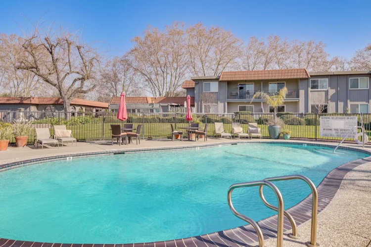 Sip, Golf & Explore: Pleasanton Retreat!