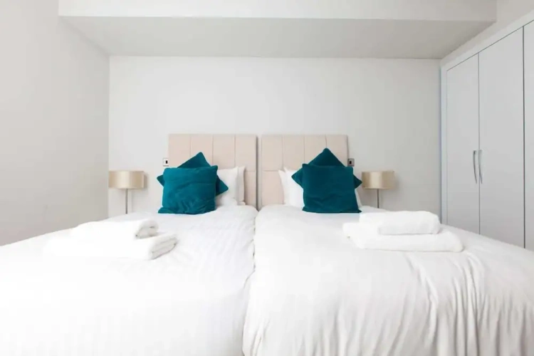 3 Bedrooms Apartment