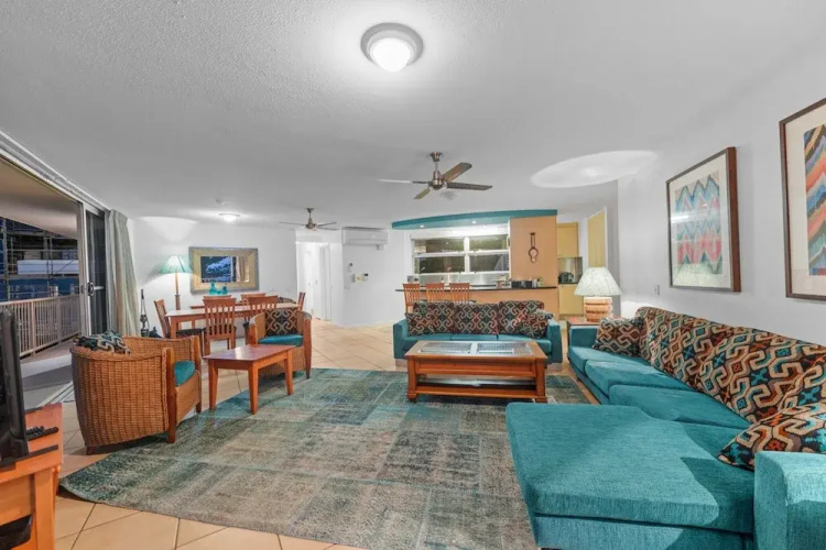 Stylish 3BR Oceanfront Stay by Mooloolaba Esp
