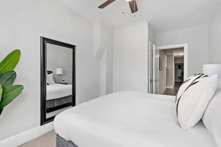 Comfortable 3BR Apt - Lincoln 03-3