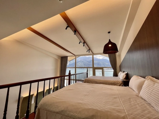 Standard Quadruple room with balcony and with lake view