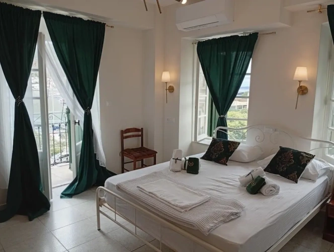 Deluxe Double room with balcony and with harbour view