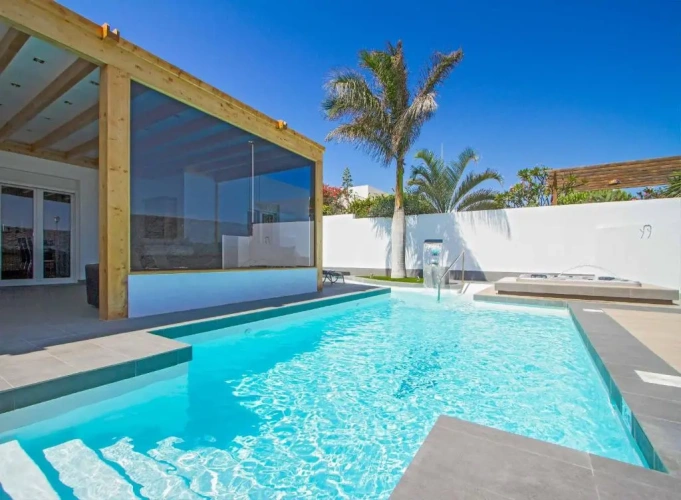 4 Bedrooms Villa