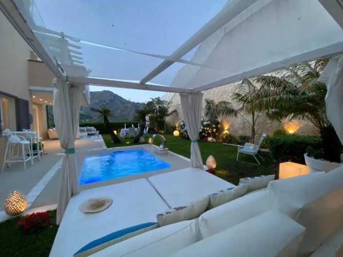 2 Bedrooms Luxury Apartment with park view