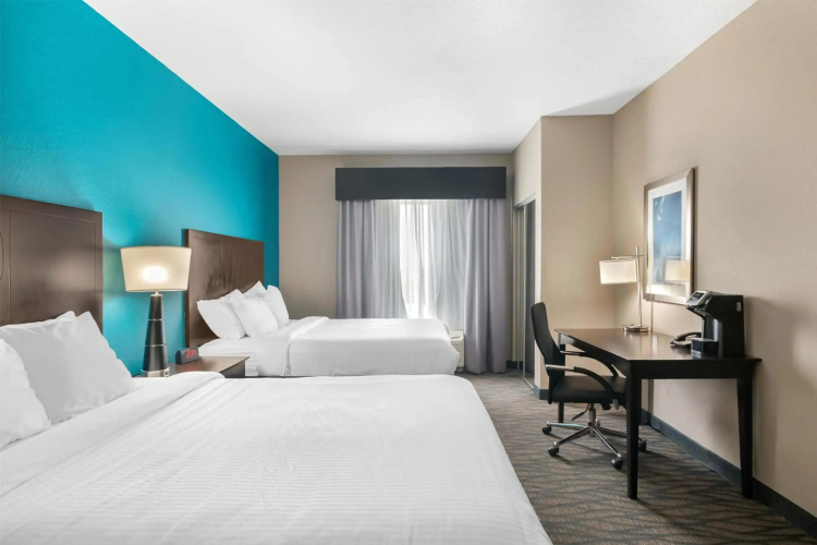 Best Western Plus Hiawatha Hotel