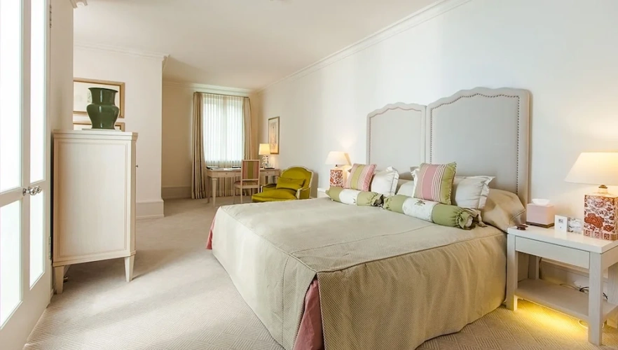 Deluxe Double Suite with park view