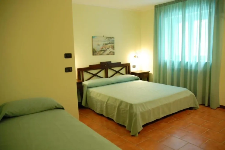 Standard Triple room