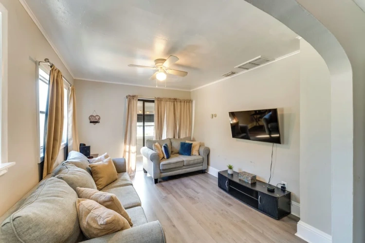 2 Bedrooms Apartment