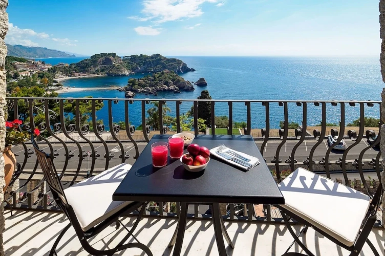 2 Bedrooms Apartment with sea view
