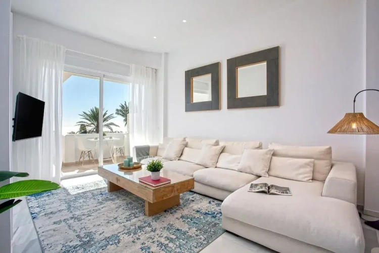 2 Bedrooms Apartment