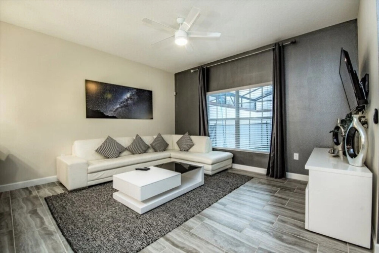 Stylish 4 Bed 3 Ba Pool Home