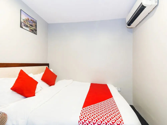 OYO 423 BMS Hotel