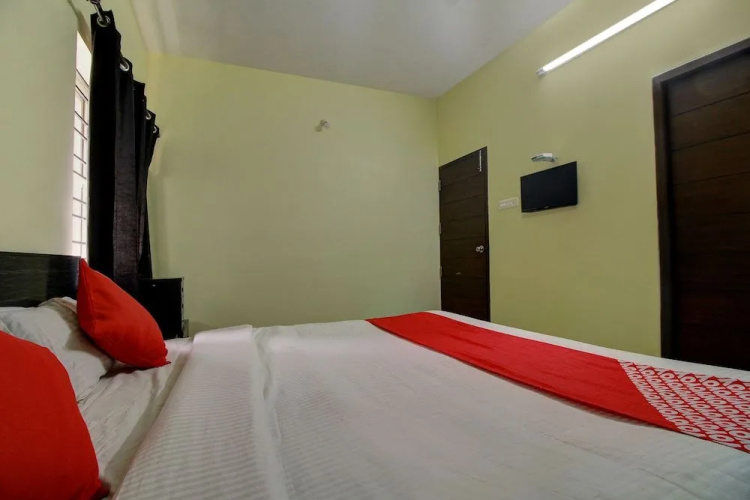 OYO 22536 Vishaak Inn