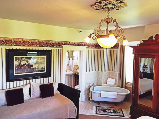 Churchill Manor B&B