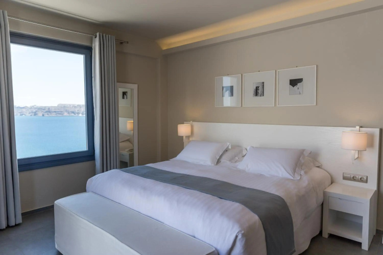 Acroterra Rosa Luxury Suites & Spa