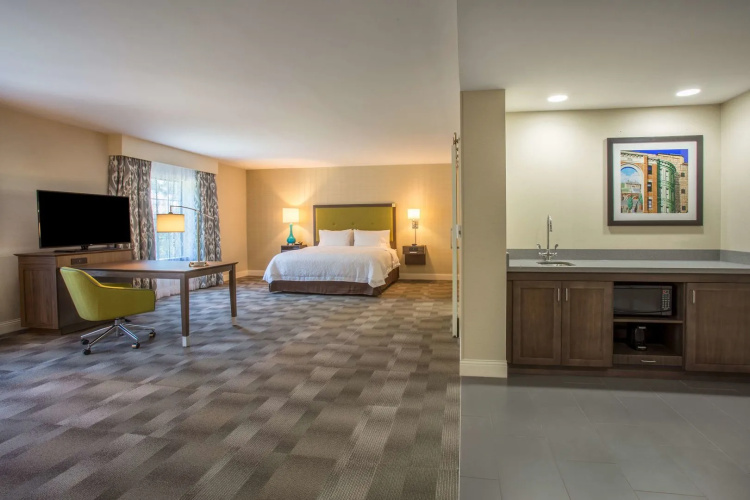 Hampton Inn & Suites Yonkers - Westchester