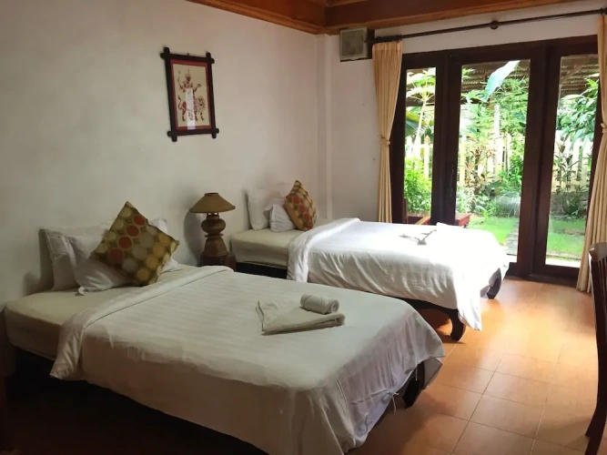 Standard Twin room with balcony